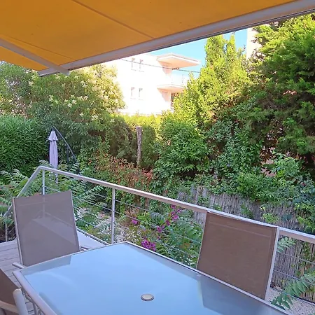 3 Min A Pieds & 200 M De La Grande Des Lecques - Terrasse Et Jardin - Fabuleux T2 - Carre D'or